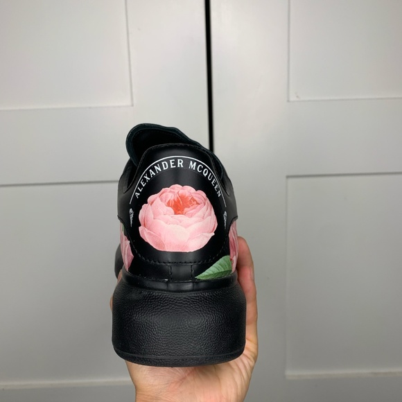 Alexander McQueen Classic Oversized Chunky Sole Sneakers - Picture 3 of 16